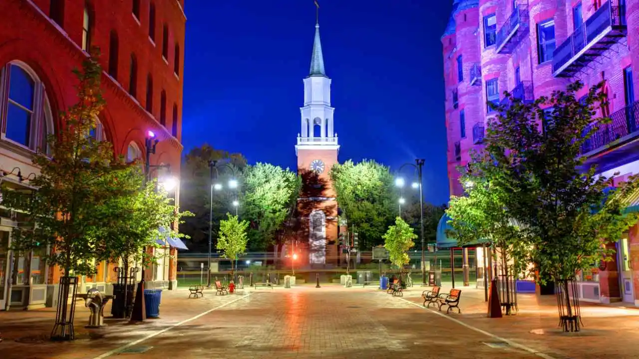 Burlingtom, VT main city square lit up at dusk