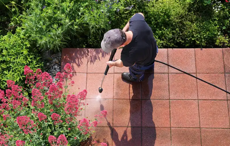exterior grounds maintenance img